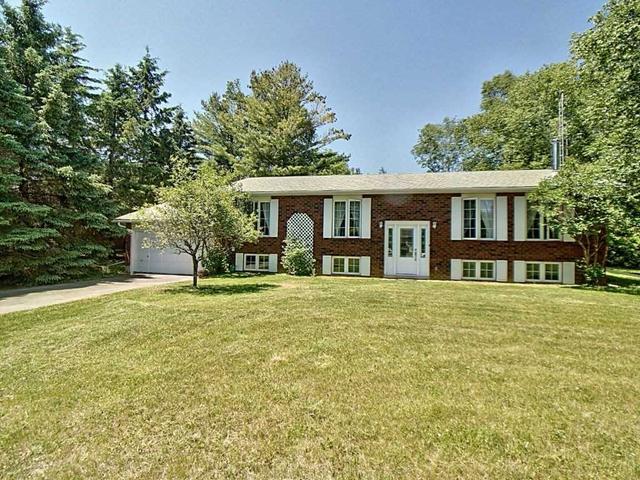 129 Pinewood Blvd, House detached with 3 bedrooms, 2 bathrooms and 8 parking in Kawartha Lakes ON | Image 1