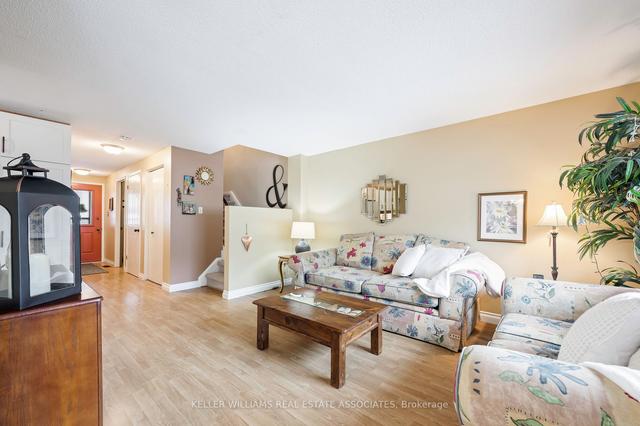 47 Grandridge Cres, House attached with 3 bedrooms, 2 bathrooms and 3 parking in Guelph ON | Image 7