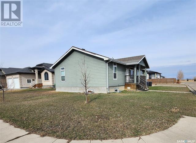 770 Johnston Drive Ne, House detached with 5 bedrooms, 3 bathrooms and null parking in Weyburn SK | Image 2