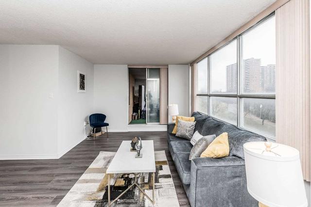 501 - 40 Panorama Crt, Condo with 3 bedrooms, 2 bathrooms and 1 parking in Toronto ON | Image 5