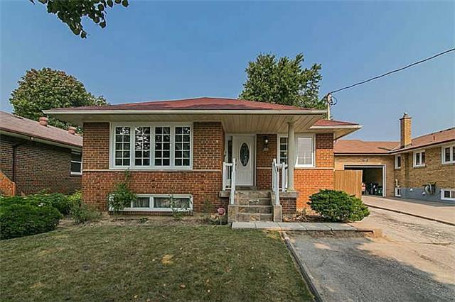 86 Jarwick Dr, House detached with 3 bedrooms, 2 bathrooms and 3 parking in Toronto ON | Image 9