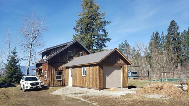 4641 Samuelson Road, House detached with 3 bedrooms, 2 bathrooms and null parking in Central Kootenay B BC | Image 5