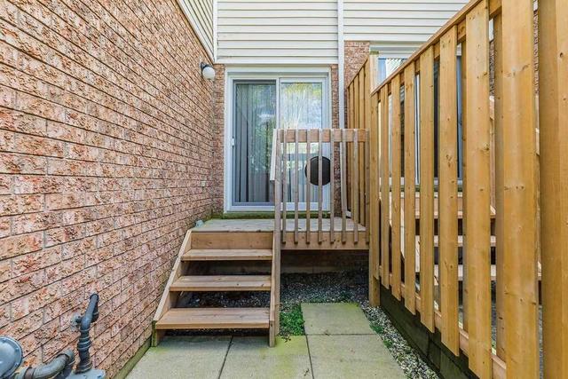 30 - 2215 Cleaver Ave, Townhouse with 3 bedrooms, 3 bathrooms and 3 parking in Burlington ON | Image 15
