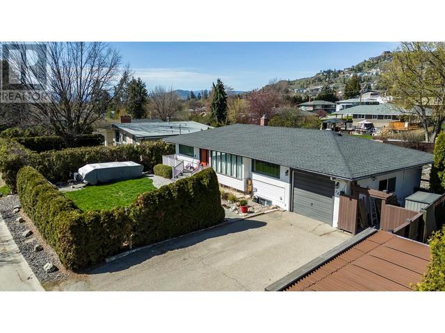 740 Glenmore Drive, House detached with 4 bedrooms, 2 bathrooms and 1 parking in Kelowna BC | Image 4