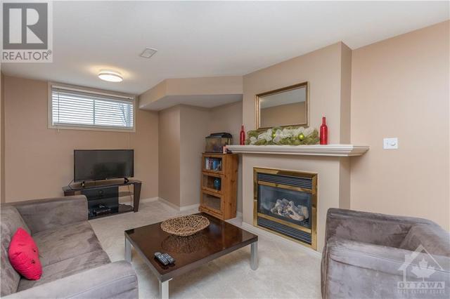 362 Hillsboro Private, Home with 3 bedrooms, 3 bathrooms and 3 parking in Ottawa ON | Image 21