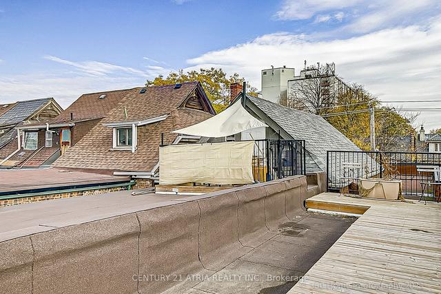 30 Lansdowne Ave, House detached with 3 bedrooms, 11 bathrooms and 6 parking in Toronto ON | Image 16
