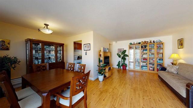406 - 8 Kingsbridge Crt, Condo with 2 bedrooms, 1 bathrooms and 1 parking in Toronto ON | Image 1