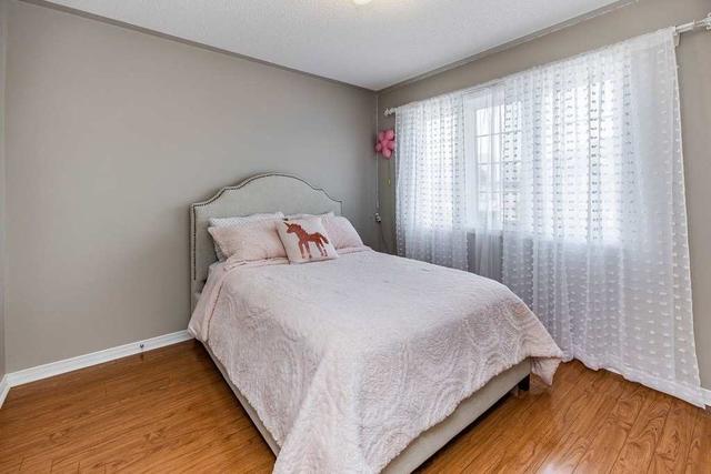 10 Rockgarden Tr, House attached with 3 bedrooms, 4 bathrooms and 3 parking in Brampton ON | Image 9