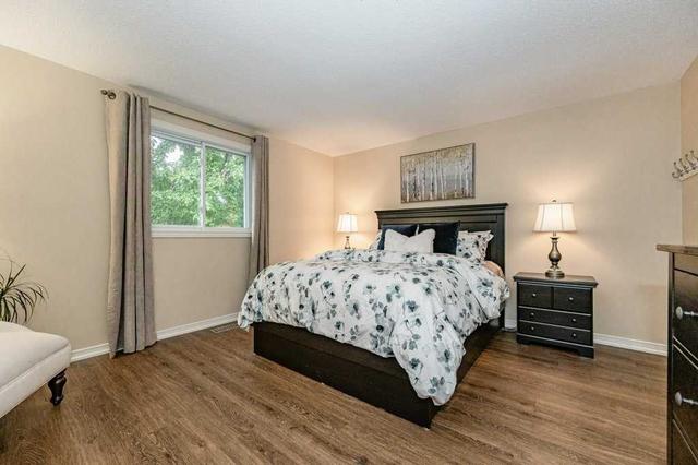 10 Kipling Ave, House detached with 4 bedrooms, 3 bathrooms and 4 parking in Guelph ON | Image 3