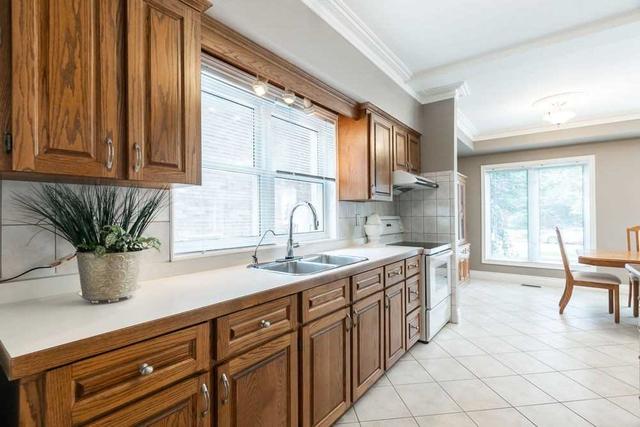 15 Glenmanor Dr, House detached with 3 bedrooms, 4 bathrooms and 15 parking in Oakville ON | Image 3