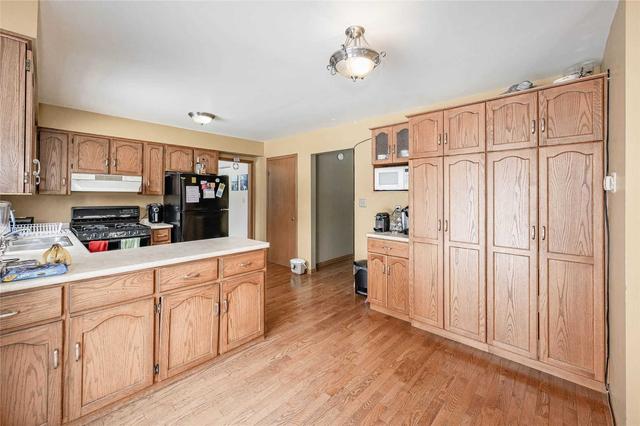 12 Youngman Dr, House detached with 4 bedrooms, 4 bathrooms and 6 parking in Guelph ON | Image 2
