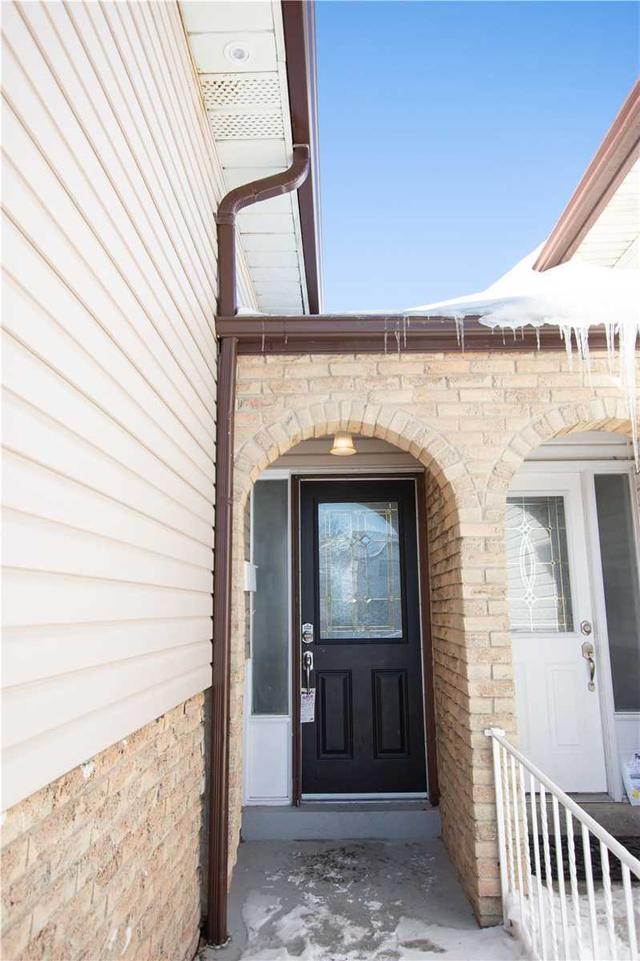 913 Stainton Dr, House semidetached with 3 bedrooms, 3 bathrooms and 5 parking in Mississauga ON | Image 34