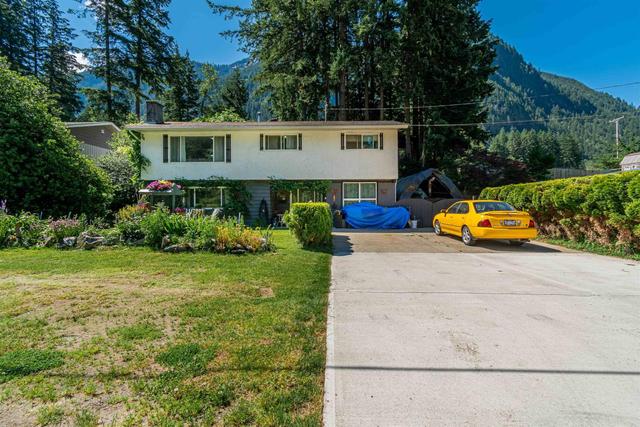 300 Robertson Crescent, House detached with 4 bedrooms, 2 bathrooms and null parking in Hope BC | Card Image