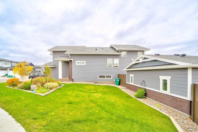1066 Alice Birch Point N, House detached with 4 bedrooms, 3 bathrooms and 4 parking in Lethbridge AB | Image 2