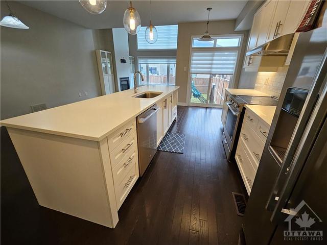 424 Markdale Terrace, Townhouse with 3 bedrooms, 3 bathrooms and 3 parking in Ottawa ON | Image 11
