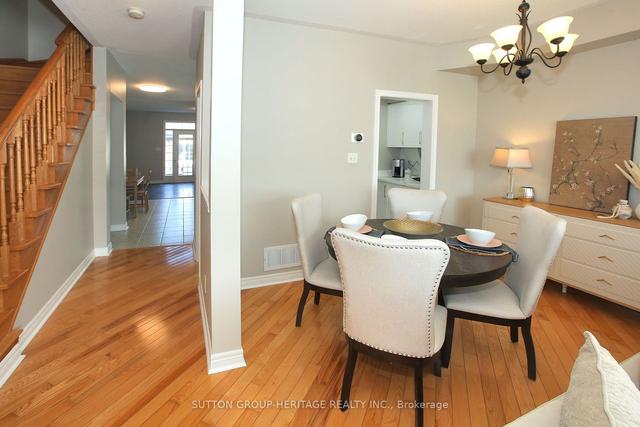 2862 Bur Oak Ave, House attached with 3 bedrooms, 3 bathrooms and 3 parking in Markham ON | Image 2