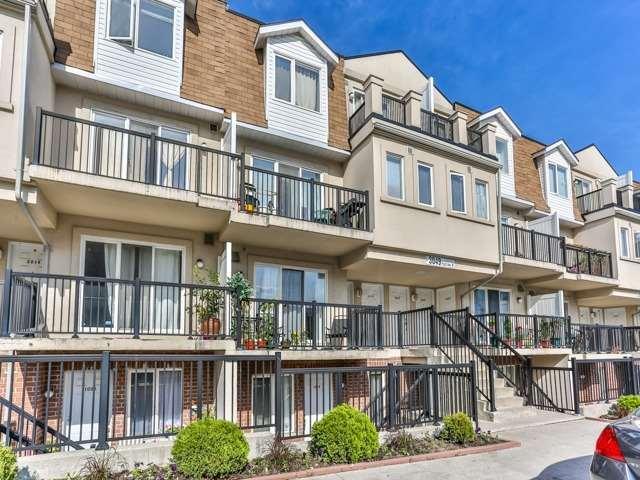 1004 - 3049 Finch Ave W, Townhouse with 2 bedrooms, 2 bathrooms and 1 parking in Toronto ON | Image 1