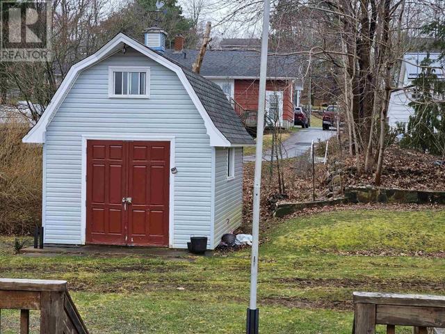 105 Hillcrest Street, House detached with 3 bedrooms, 1 bathrooms and null parking in Bridgewater NS | Image 9