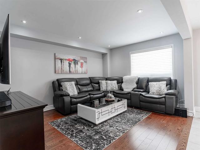 27 Farthingale Cres, House semidetached with 4 bedrooms, 3 bathrooms and 3 parking in Brampton ON | Image 5