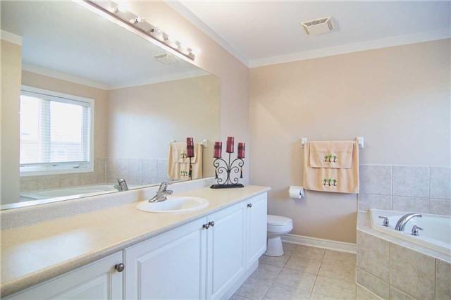 191 Weston Dr, House detached with 4 bedrooms, 3 bathrooms and 4 parking in Milton ON | Image 16