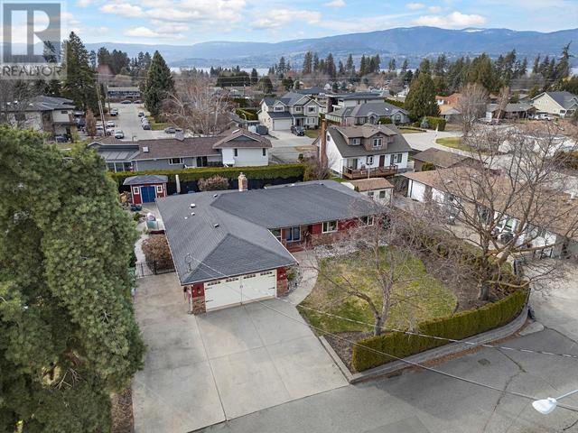 4360 Bray Street, House detached with 3 bedrooms, 2 bathrooms and 2 parking in Kelowna BC | Image 4
