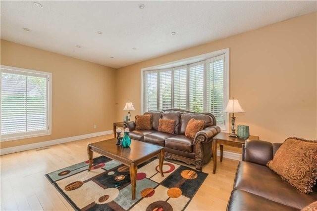 upper - 3724 Queenston Dr, House detached with 3 bedrooms, 1 bathrooms and 4 parking in Mississauga ON | Image 3