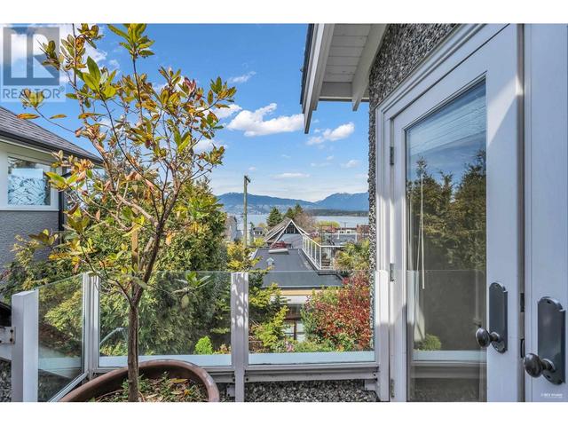 2511 W 1st Avenue, House detached with 2 bedrooms, 3 bathrooms and 1 parking in Vancouver BC | Image 21