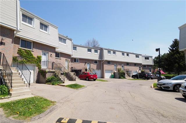 76 - 400 Mississauga Valley Boulevard, House attached with 3 bedrooms, 1 bathrooms and 2 parking in Mississauga ON | Image 4
