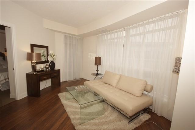 518 - 135 Village Green Sq, Condo with 2 bedrooms, 2 bathrooms and 1 parking in Toronto ON | Image 2