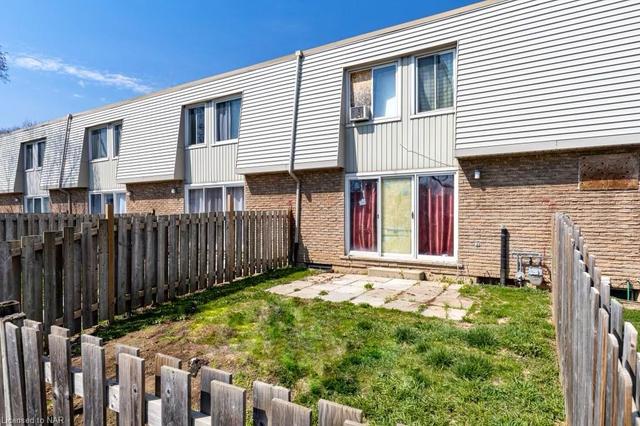 184 - 17 Old Pine Trail, House attached with 2 bedrooms, 1 bathrooms and null parking in St. Catharines ON | Image 5