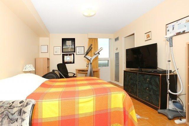 803 - 75 Graydon Hall Dr, Condo with 3 bedrooms, 2 bathrooms and 1 parking in Toronto ON | Image 8