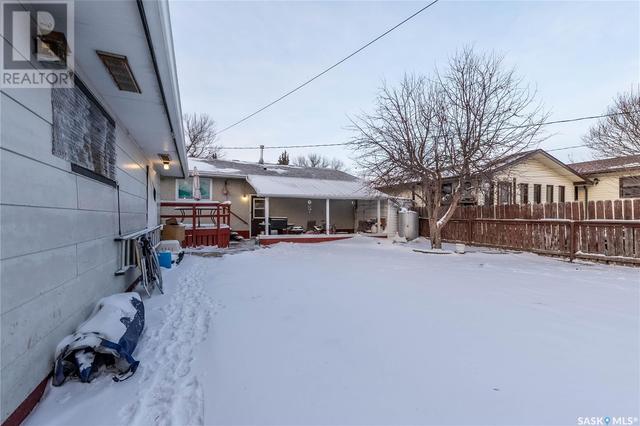 1037 Simcoe Street, House detached with 5 bedrooms, 2 bathrooms and null parking in Moose Jaw SK | Image 34