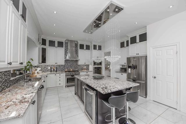26 Bakersfield Rd, House detached with 5 bedrooms, 5 bathrooms and 9 parking in Brampton ON | Image 8