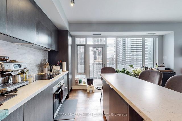 2411 - 21 Widmer St, Condo with 2 bedrooms, 2 bathrooms and 1 parking in Toronto ON | Image 37