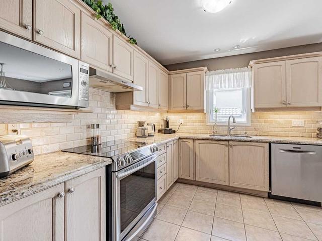 16 Sir Michael Pl, House detached with 4 bedrooms, 3 bathrooms and 5 parking in Brampton ON | Image 7