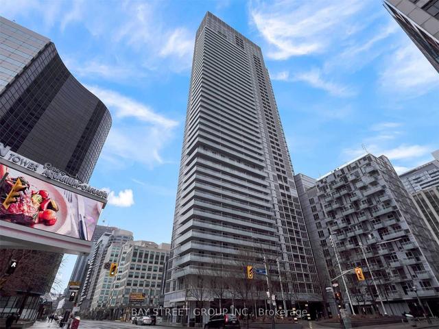 3311 - 300 Front St W, Condo with 2 bedrooms, 2 bathrooms and 1 parking in Toronto ON | Image 1