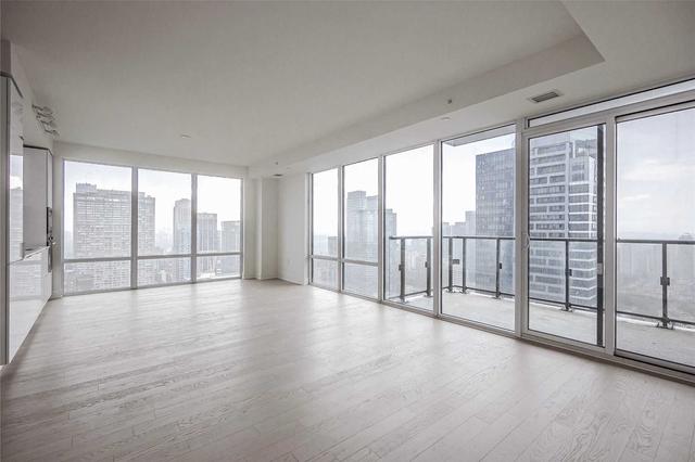 lph07 - 955 Bay St, Condo with 3 bedrooms, 2 bathrooms and 1 parking in Toronto ON | Image 2