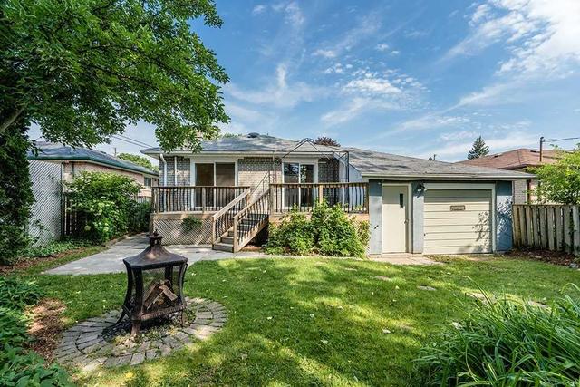 17 Aurora Heights Dr, House detached with 3 bedrooms, 2 bathrooms and 5 parking in Aurora ON | Image 13
