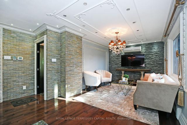 300 Hendon Ave, House detached with 2 bedrooms, 2 bathrooms and 9 parking in Toronto ON | Image 37