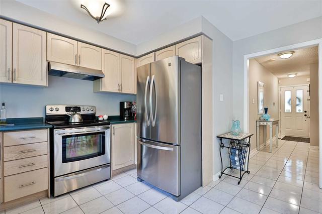 15 Louana Cres, Townhouse with 3 bedrooms, 3 bathrooms and 3 parking in Vaughan ON | Image 8