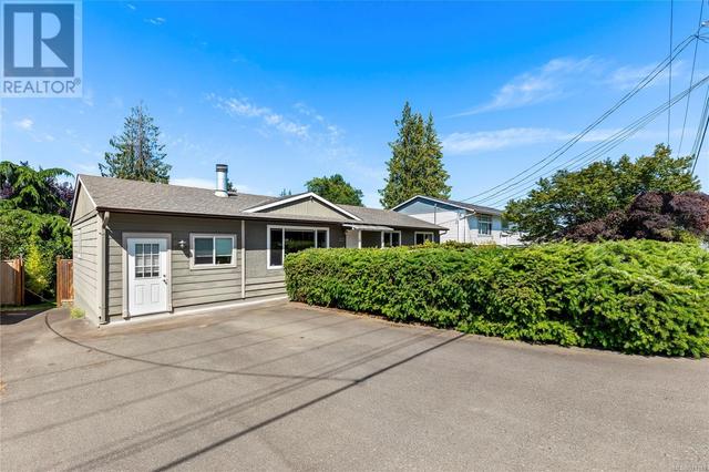 321 Stanford Ave E, House detached with 3 bedrooms, 3 bathrooms and 2 parking in Parksville BC | Card Image