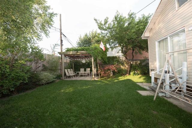 6 Arthur St, House detached with 2 bedrooms, 2 bathrooms and 3 parking in Toronto ON | Image 23