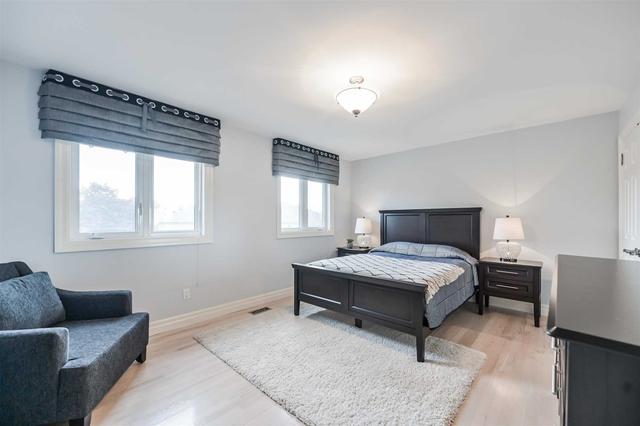 18 Quantz Crt, House detached with 4 bedrooms, 5 bathrooms and 10 parking in Markham ON | Image 21