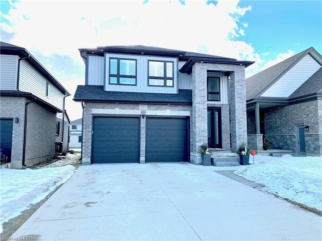 937 Lennon Way, House detached with 4 bedrooms, 2 bathrooms and 6 parking in London ON | Image 1