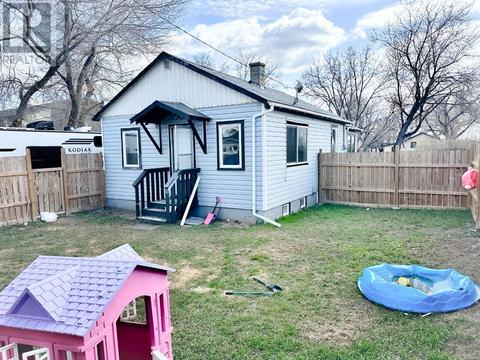 504 1a Avenue E, House detached with 2 bedrooms, 1 bathrooms and 2 parking in Brooks AB | Card Image
