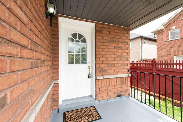 27 Ridgefield Crt, House semidetached with 3 bedrooms, 4 bathrooms and 5 parking in Brampton ON | Image 23