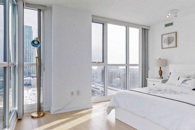 1701 - 75 Queens Wharf Rd, Condo with 3 bedrooms, 2 bathrooms and 1 parking in Toronto ON | Image 4