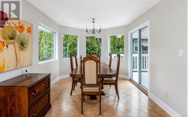 3371 Woodburn Ave, House detached with 5 bedrooms, 3 bathrooms and 4 parking in Oak Bay BC | Image 18