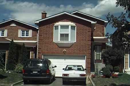 11 Adam St, House detached with 3 bedrooms, 3 bathrooms and 2 parking in Brampton ON | Image 1