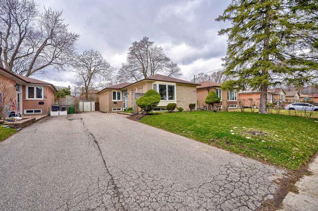 28 Murmouth Rd W, House detached with 3 bedrooms, 2 bathrooms and 3 parking in Toronto ON | Image 12